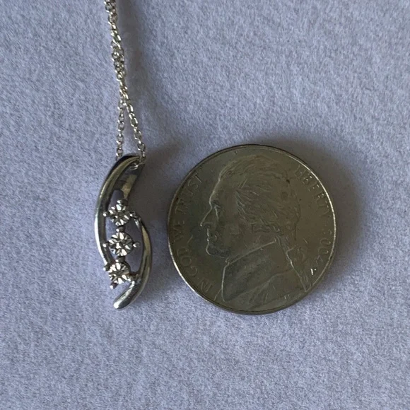 Silver diamond pendant - Picture 2 of 4
